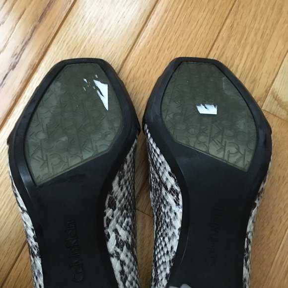 Calvin Klein Nareen Heel - Black and White Leather Snack Print Peep Toe Size 6 - Picture 8 of 9